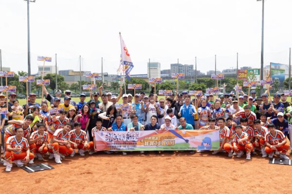 2025第七屆桃園盃全國慢速壘球錦標賽盛大開幕,來自全國各地的好手齊聚桃園球場。(圖/業者提供)