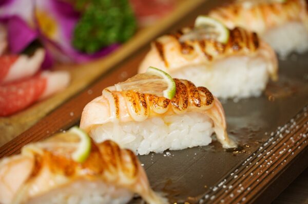 「涮樂和牛」夏季感恩祭登場！鮭魚、和牛、天使紅蝦免費吃到飽 羅東店獨家推潮酒牆無限暢飲 - 