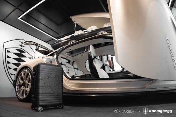 MON CARBONE 與 Koenigsegg聯名碳纖維行李箱 首度亮相於英國 Goodwood 速度嘉年華 - https://www.watchmedia01.com