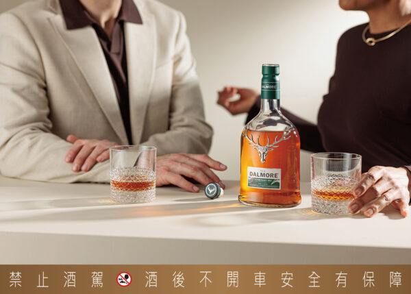The Luminary No.3 是為珍貴時刻與摯友共享而生的威士忌,在絕佳音樂與氛圍中,啟發對世界的深層對話