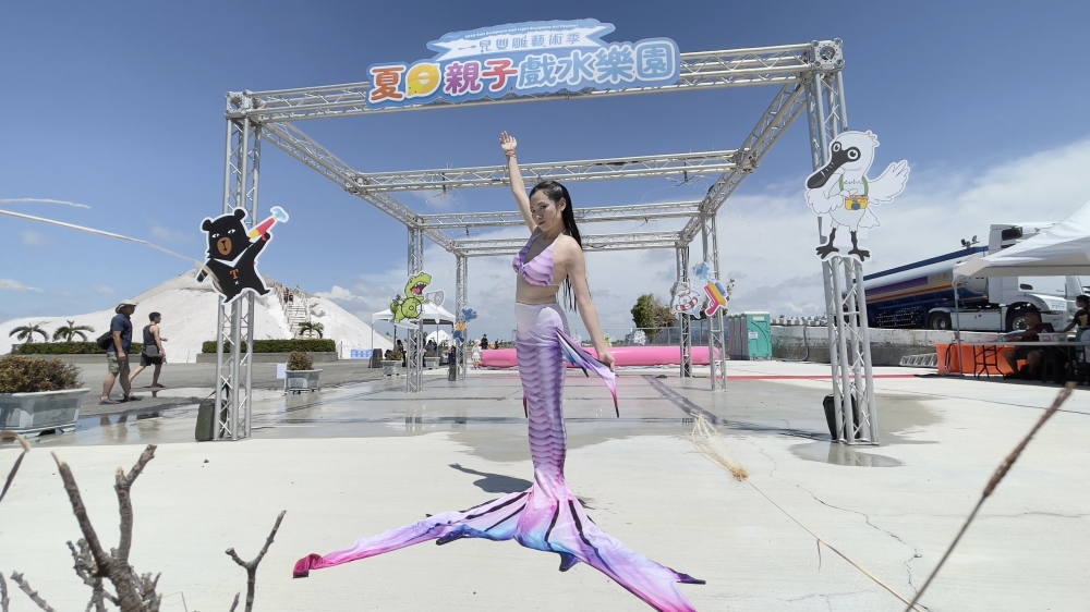 一見雙雕夏日親子戲水樂園 8/30七股鹽山熱鬧登場   戶外戲水清涼 × 室內鹽雕消暑