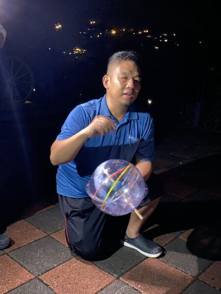 拉拉山星樂園兩天一夜小旅行：白天走古道、夜晚數銀河、隔天爬上樹梢看山景 - https://www.watchmedia01.com