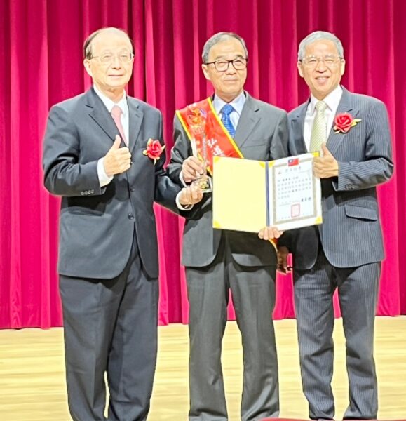 南華高中董事長何焱銘獲私校教育最高榮譽弘道獎 致力拔尖扶弱助清寒生翻身 - https://www.watchmedia01.com