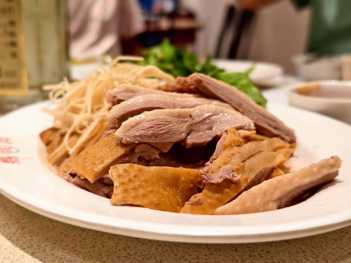 【美食報導】遼寧街夜市的人氣老店──鵝肉城活海鮮