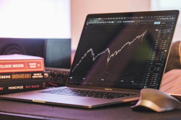 ETF戰局升溫！五大百億美股ETF比人氣，00924翻倍成長勝出 - https://www.watchmedia01.com