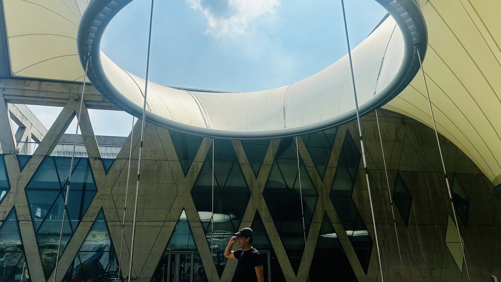 他讓建案像電影一樣被記住，用故事開創地產影像黃金時代——導演楊鎮丞