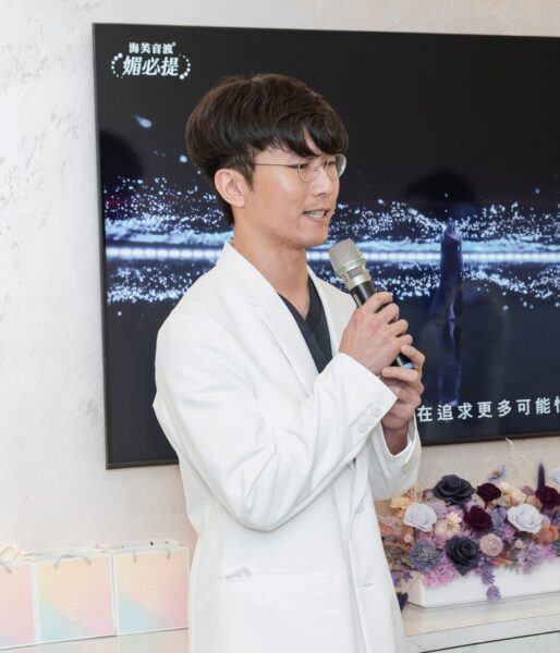▲ 楊宗穎醫師分享開幕的喜悅。斯朵利醫美診所擁有專業的醫師團隊,提供最舒適的環境與最貼心的服務。(圖/業者提供)