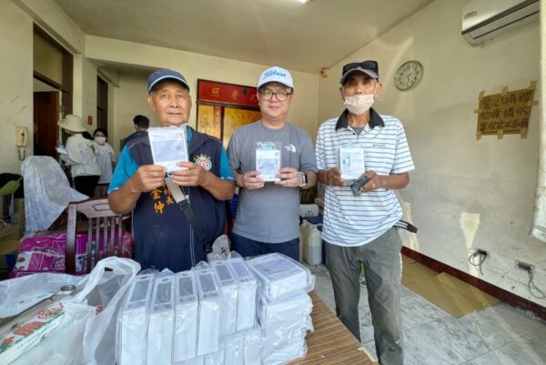 　亞瑟3C生活化身「3C超人」協助花蓮光復鄉贊助村長行動電源助一臂之力 - https://www.watchmedia01.com