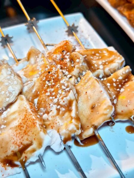 看似油膩的羊油，經炙烤後香氣奔放、入口卻帶著淡淡甜味與乳香，讓人對羊油完全改觀。圖／朱立君攝