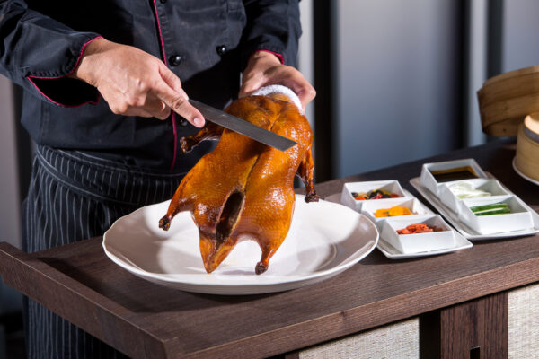 台北福華大飯店珍珠坊烤鴨。圖／業者提供
