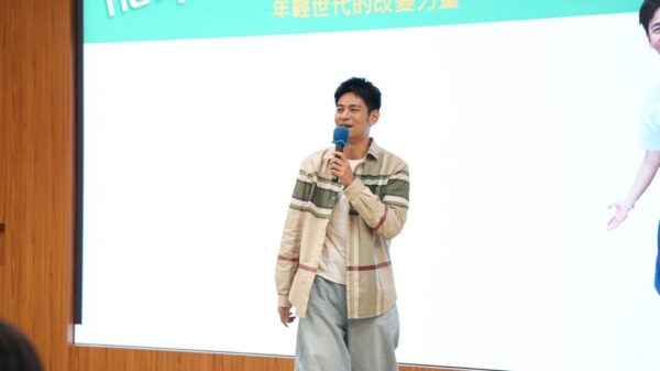 ▲知名藝人楊子儀受邀講述,他以藝人身分茹素並創辦蔬食餐廳的生命態度。(圖/純植行動聯盟提供)