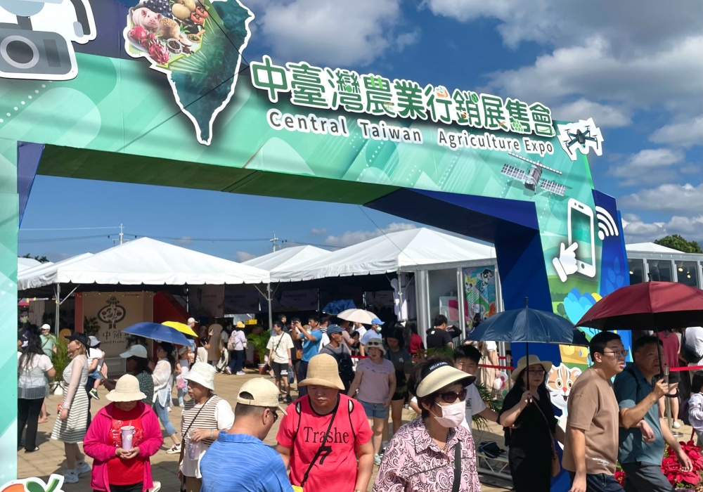 鳳凰颱風過後人潮爆發！臺中國際花毯節突破百萬參觀人次   農特產品銷售飆破一千伍佰萬元