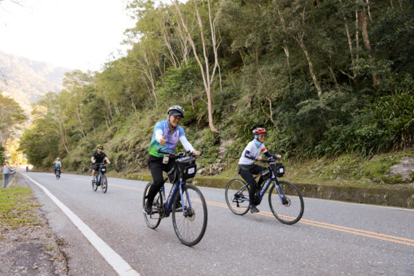 ▲活動結合地質教育與原民文化,以20k、34k路線帶領騎士穿越玉富自行車道與八通關古道,看見花東之美。(圖/花東縱谷國家風景區管理處)
