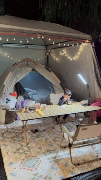 「露營場域提供豐富感官刺激，讓孩子以五感學習大自然。」圖/曾璟星