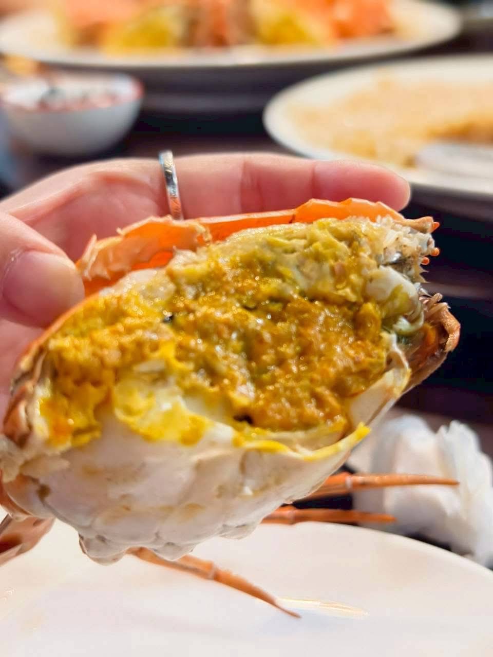 呷味鮮處女蟳｜台北處女蟳天花板！蟹黃爆量、海鮮新鮮度驚人，一開桌就知道為什麼一位難求