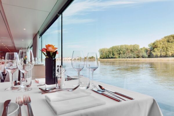 台灣頂級旅遊市場轉向「精品旅遊」 歐舟河輪發表中文品牌名「翡翠假期」2026 年包船率直逼 80% - https://www.watchmedia01.com