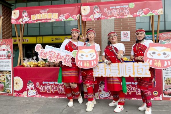 響應淨零排碳、支持在地農產 梨山蜜蘋果季台中火車站快閃販售 - https://www.watchmedia01.com