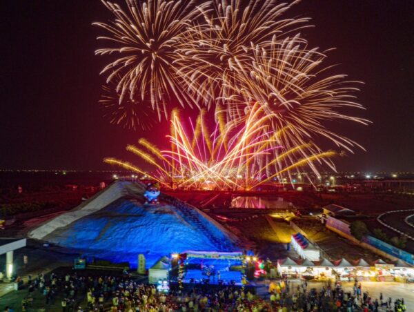 七股鹽山舉辦鹽續幸福・白色聖誕樂曲音樂會 吸引3000人齊聚共賞絢麗煙火 - https://www.watchmedia01.com