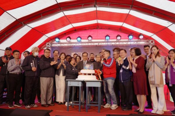 南華高中校慶「勇立潮尖」歲末送暖 市長勉勵:彈性教育讓孩子找到學習指標 - https://www.watchmedia01.com