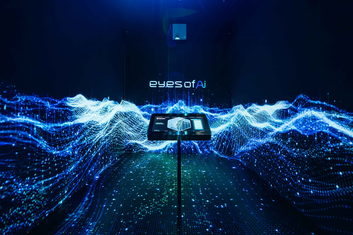 從工業之眼到藝術之窗:信驊科技 Cupola360 全景影像經黑川互動轉譯,於高雄研發中心演繹沉浸式感官新視界。