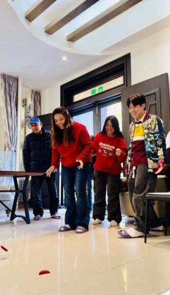 過年限定「擲筊過三關」活動增添年節趣味,入住旅客依擲筊結果享有折扣或神秘好禮,讓住宿體驗充滿儀式感與驚喜。