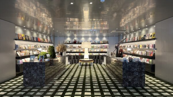 「安曼莊園」未來除了將導入集團備受好評的「潤咖啡（Run Café）」服務，結合一旁商空內的「桃源Bleu & Book」書店，打造瀰漫咖啡香與書香的高質感人文社區。(3D示意圖/安曼莊園提供)